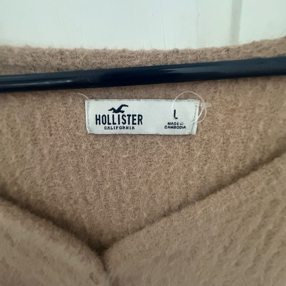 Hollister Women's V-Neck Sweater in Beige